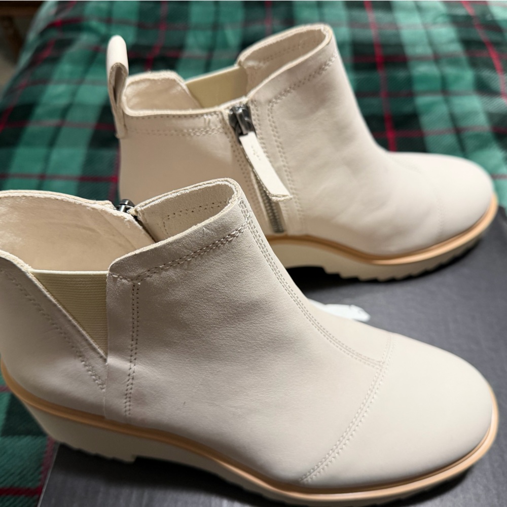 TOMS Maude Wedge Cream Ankle Bootie - Picture 5 of 10